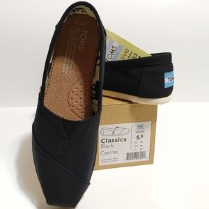 š TOMS Black Canvas Classics